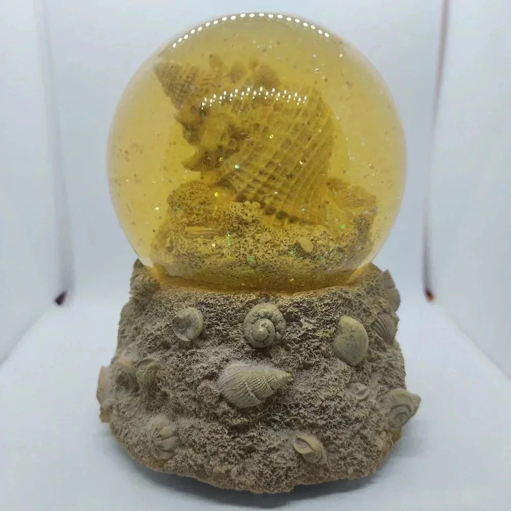 Vintage Musical Sea Shell  Water/Snow Globe